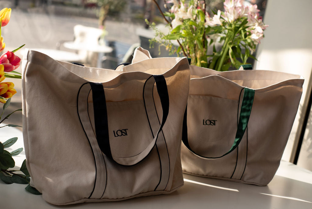 Oversized women’s sport tote bag for tennis and golf, preppy style