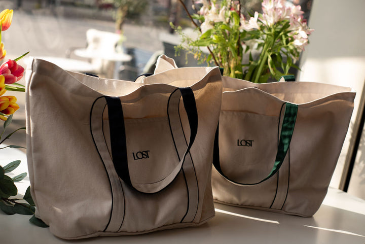 Oversized women’s sport tote bag for tennis and golf, preppy style